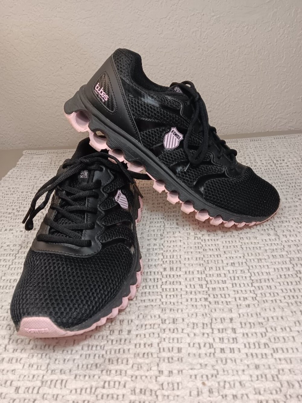 K-Swiss Tubes Comfort 200 Women's Athletic Shoe Black & Pink sz 11